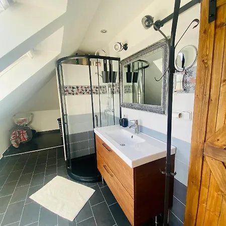 Apartmá V Rodinném Domě Kousek Od Prahy Nouzov